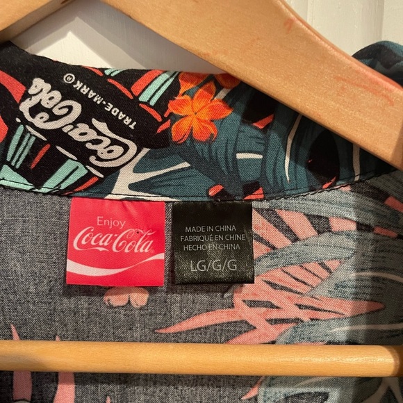 Coca Cola Mens Black and Red Casual Button Down Shirt L - Picture 3 of 5
